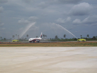 The Boeing 737-800 series aircraft touching down on the Akwa Ibom International Airport I